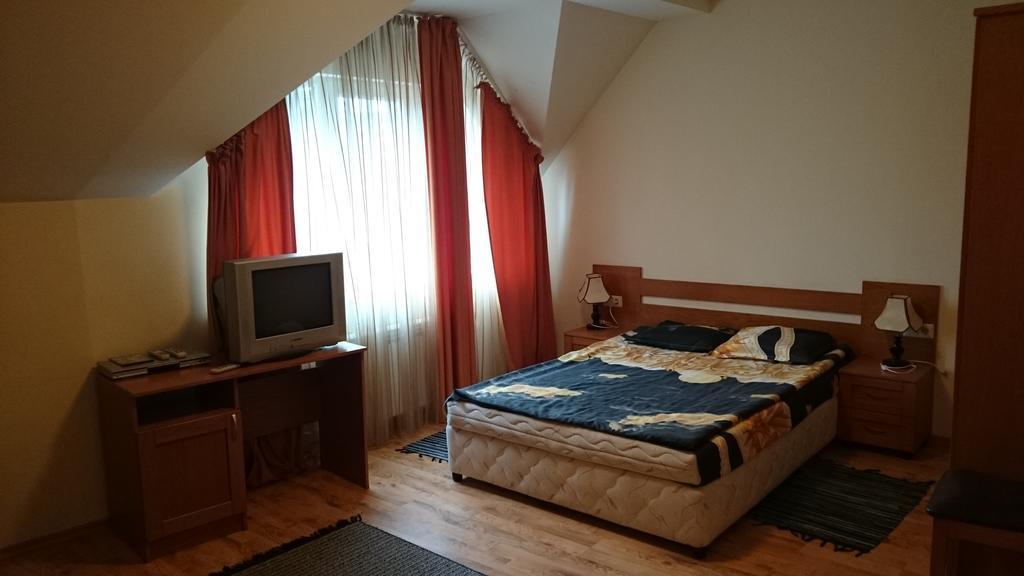 Tes Royal Plaza Apartments ボロヴェッツ エクステリア 写真